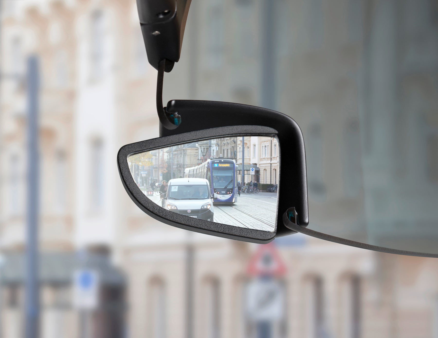 Look at the traffic behind you with Trieye. View sport revo glass with integrated mirror. Picture