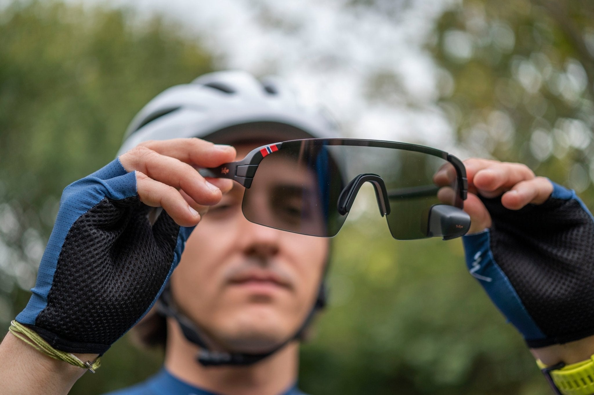 View Sport - Photochromatic Cycling Glasses with Mirror - TriEye